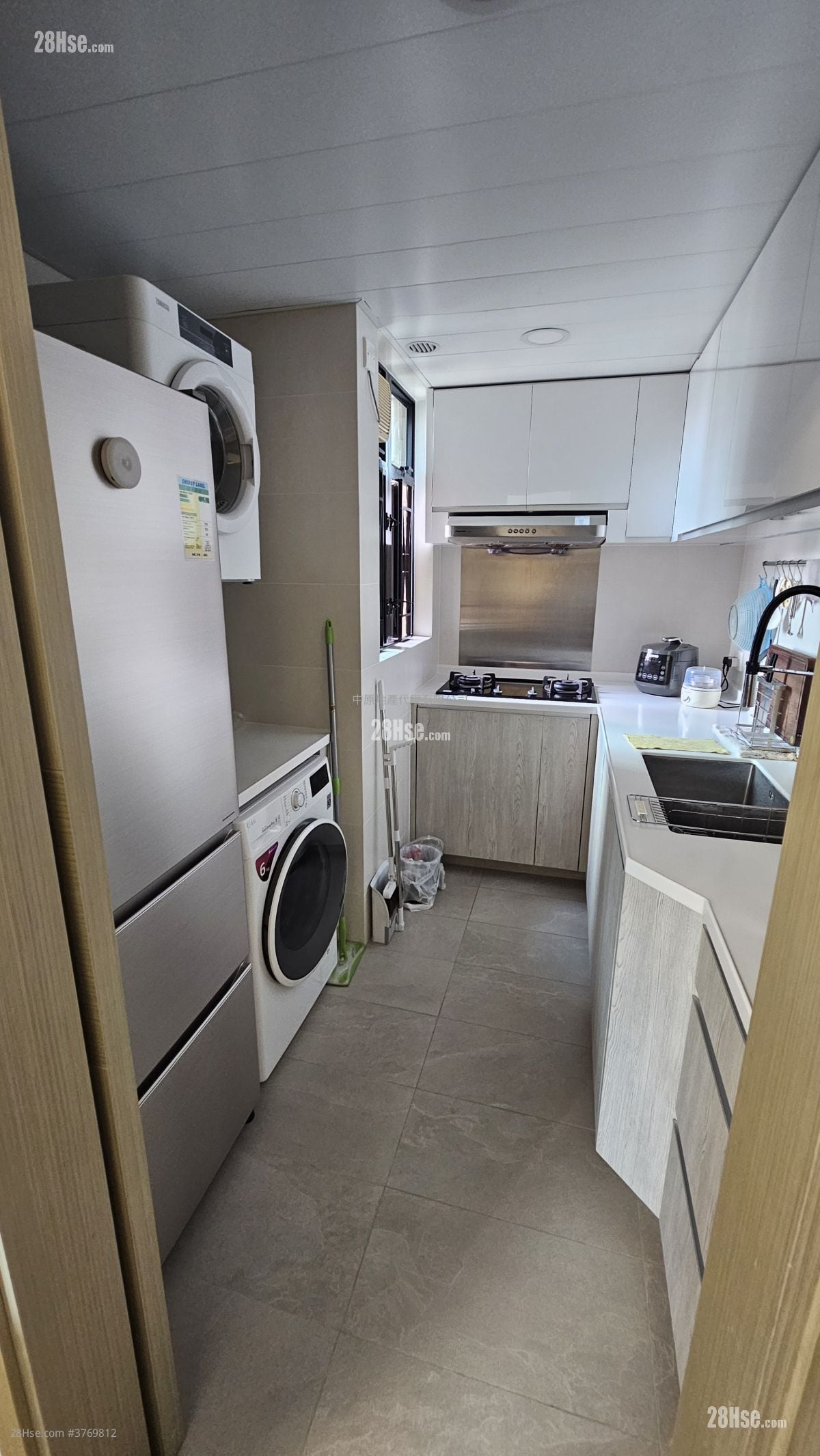 Nan Fung Plaza Sell 2 Bedrooms , 1 Bathroom 400 ft²