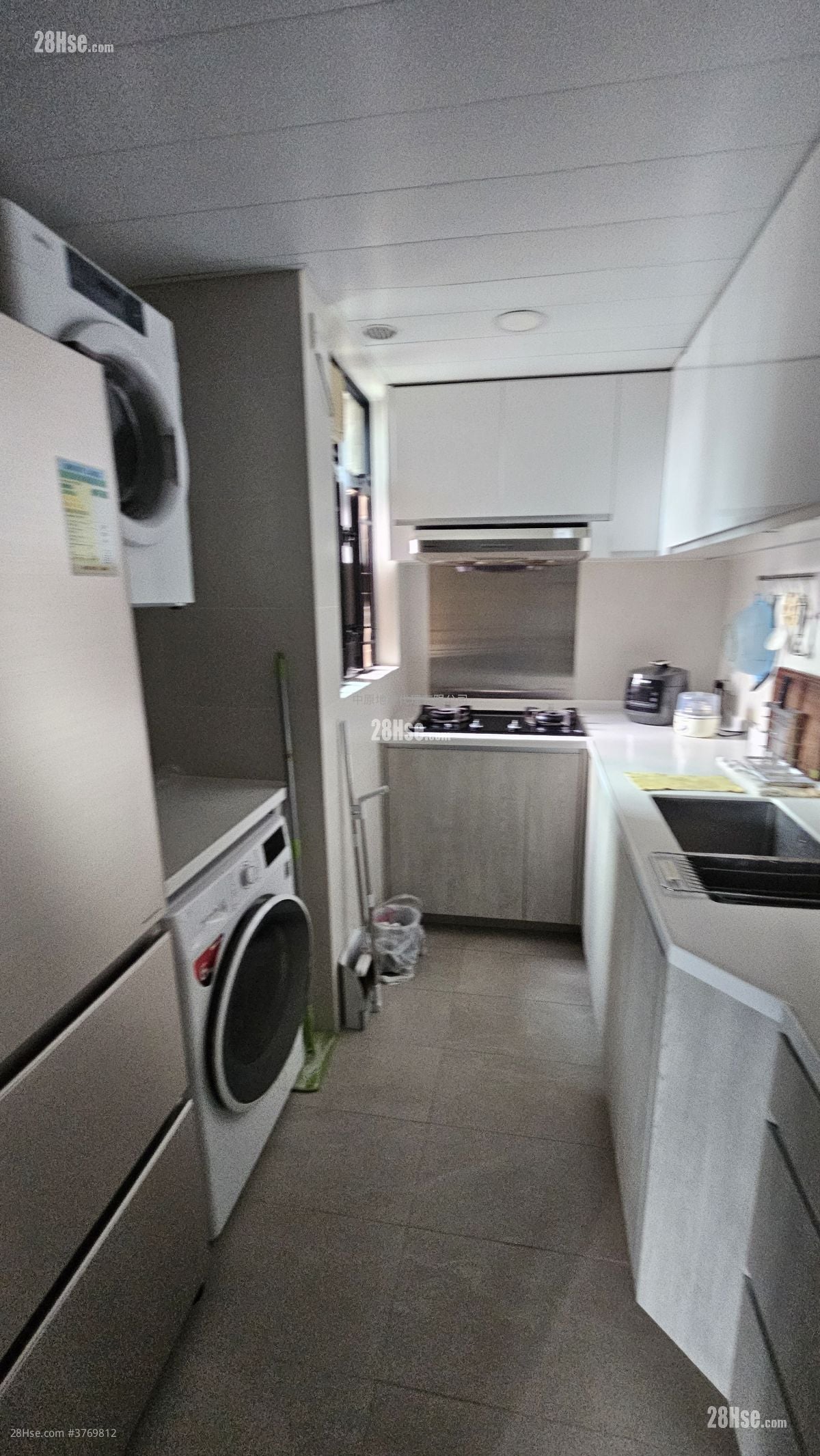 Nan Fung Plaza Sell 2 Bedrooms , 1 Bathroom 400 ft²