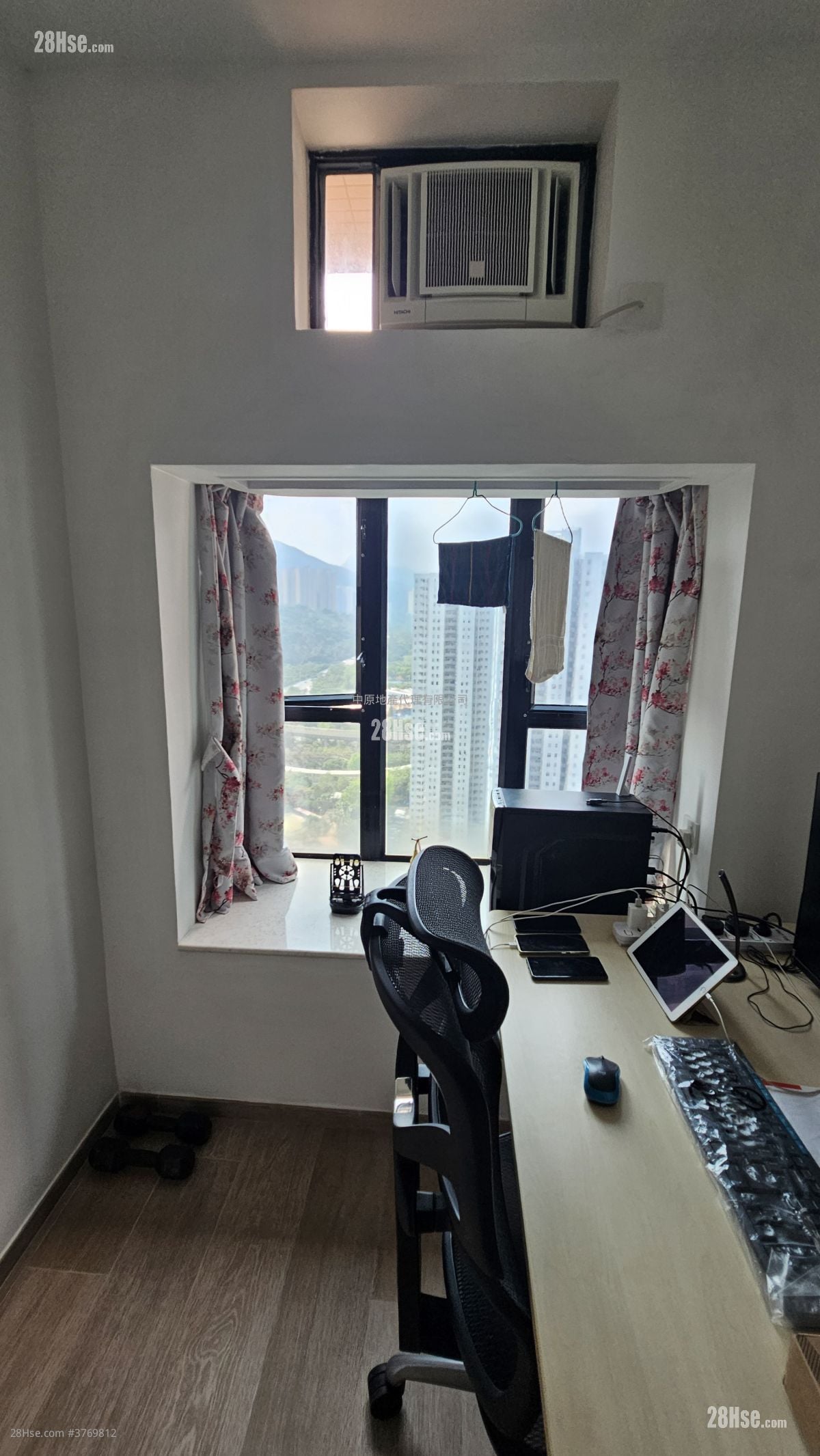 Nan Fung Plaza Sell 2 Bedrooms , 1 Bathroom 400 ft²