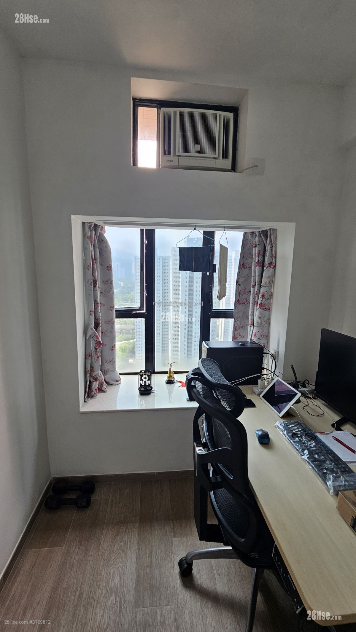 Nan Fung Plaza Sell 2 Bedrooms , 1 Bathroom 400 ft²