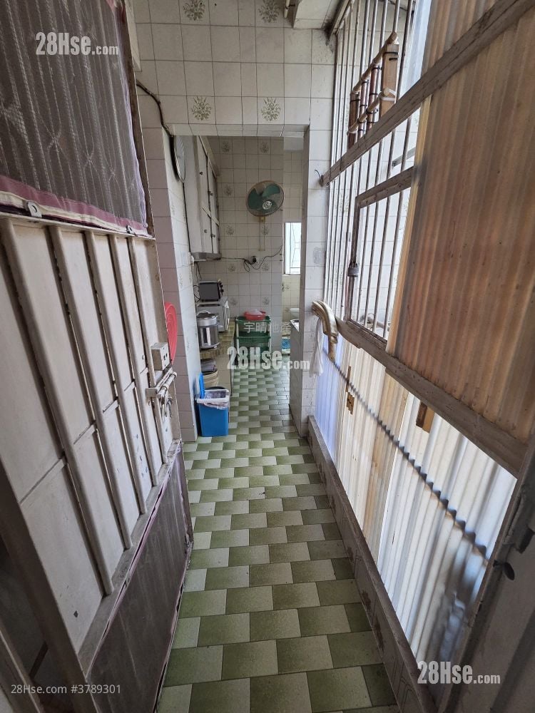 唐楼 售盘 3 房 , 1 浴室 560 平方尺