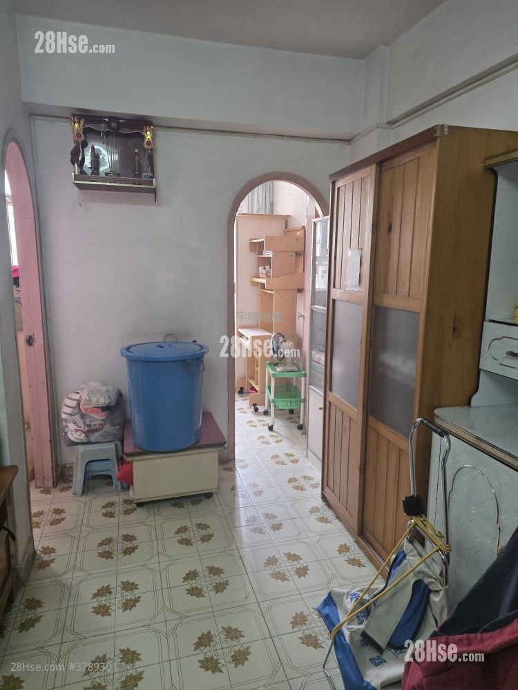 唐楼 售盘 3 房 , 1 浴室 560 平方尺