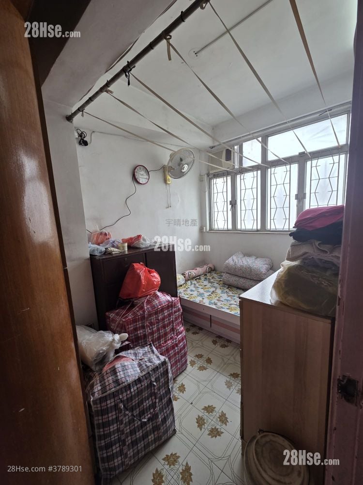 唐楼 售盘 3 房 , 1 浴室 560 平方尺