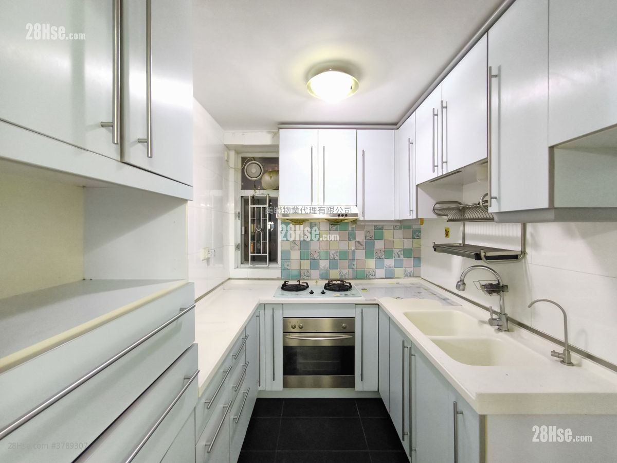 Mei Foo Sun Chuen Sell 3 Bedrooms , 2 Bathrooms 918 ft²