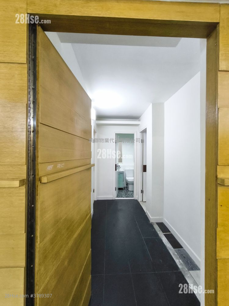 Mei Foo Sun Chuen Sell 3 Bedrooms , 2 Bathrooms 918 ft²