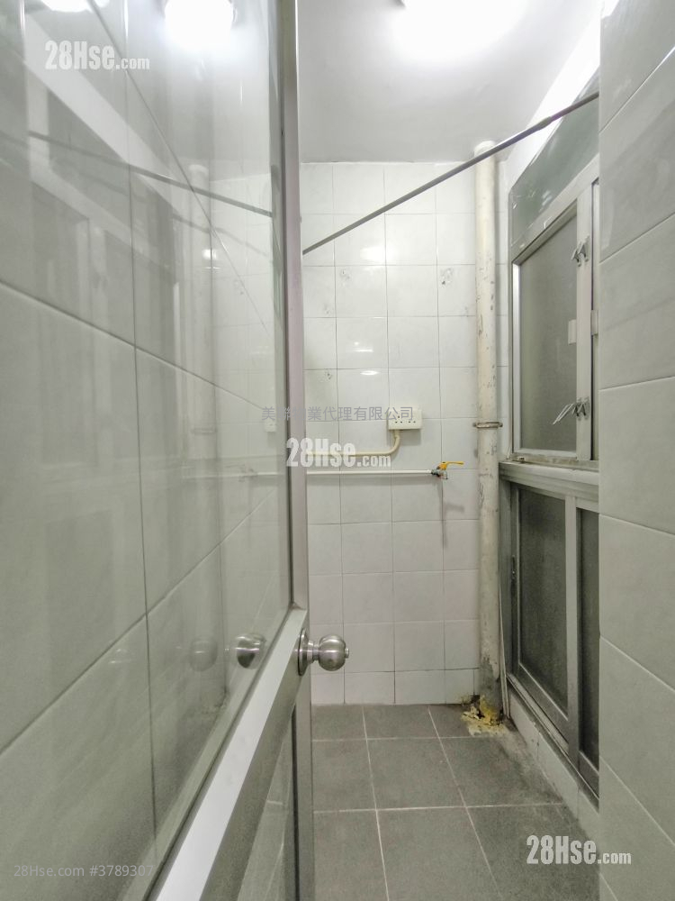 Mei Foo Sun Chuen Sell 3 Bedrooms , 2 Bathrooms 918 ft²