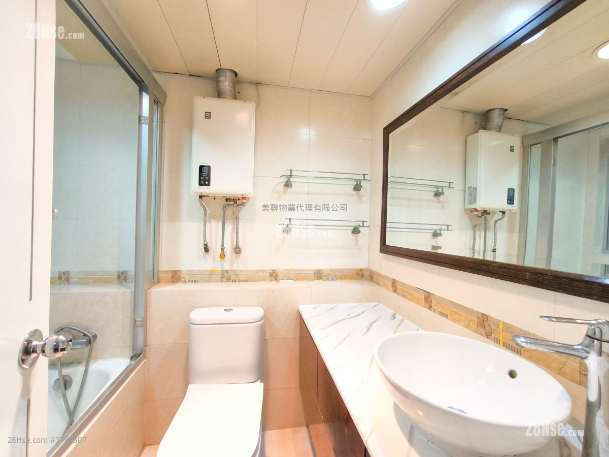 Mei Foo Sun Chuen Sell 3 Bedrooms , 2 Bathrooms 918 ft²