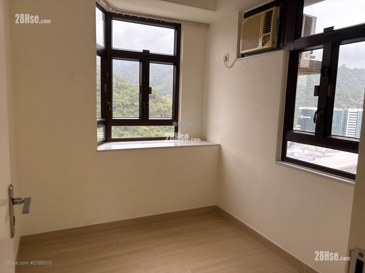 Wai Wah Centre Sell 2 Bedrooms , 1 Bathroom 358 ft²