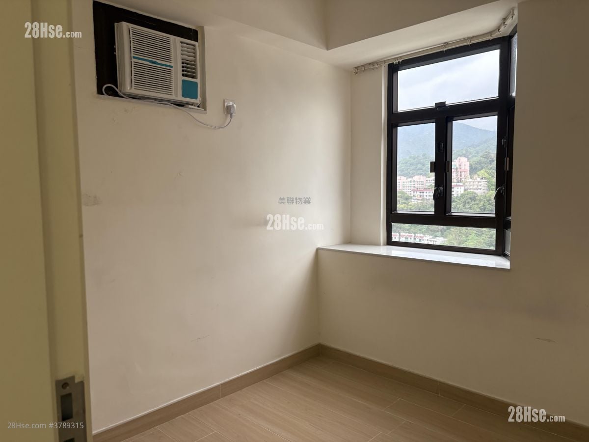 Wai Wah Centre Sell 2 Bedrooms , 1 Bathroom 358 ft²