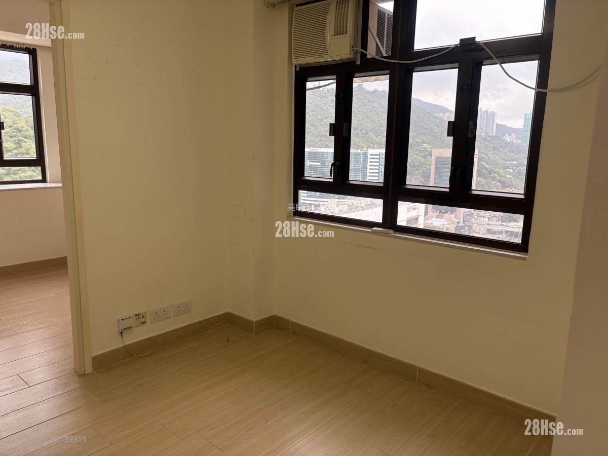 Wai Wah Centre Sell 2 Bedrooms , 1 Bathroom 358 ft²