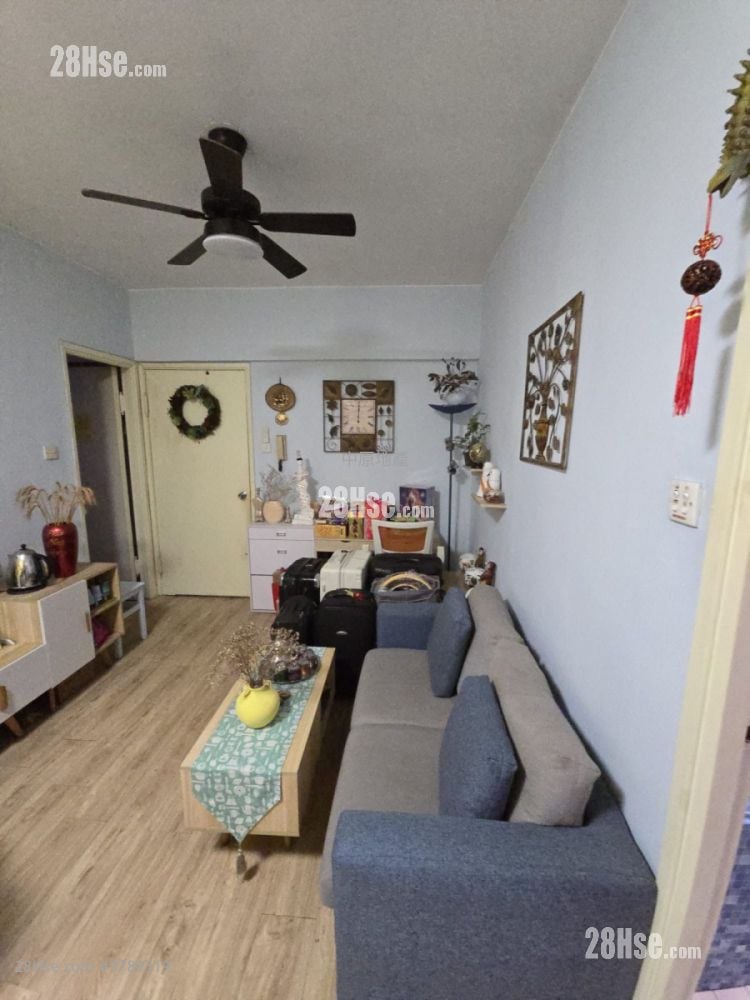 Kwai Fong Terrace Sell 3 Bedrooms , 1 Bathroom 473 ft²