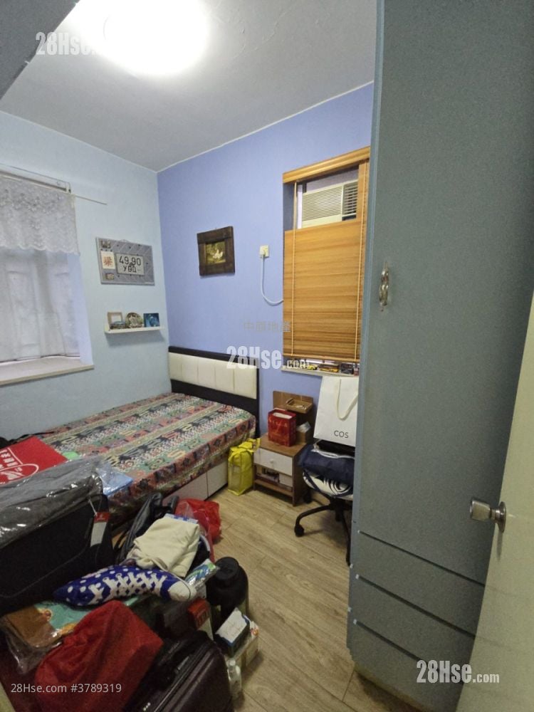 Kwai Fong Terrace Sell 3 Bedrooms , 1 Bathroom 473 ft²