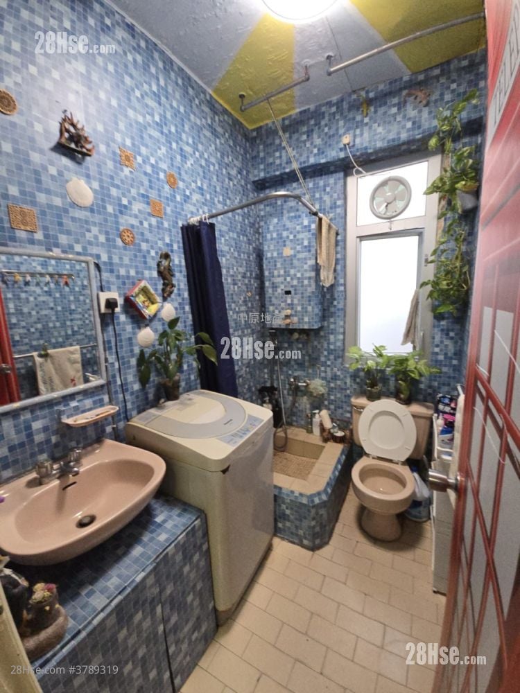 Kwai Fong Terrace Sell 3 Bedrooms , 1 Bathroom 473 ft²