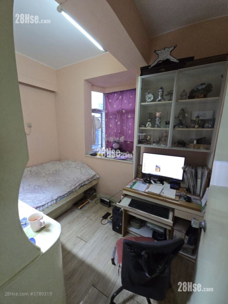 Kwai Fong Terrace Sell 3 Bedrooms , 1 Bathroom 473 ft²