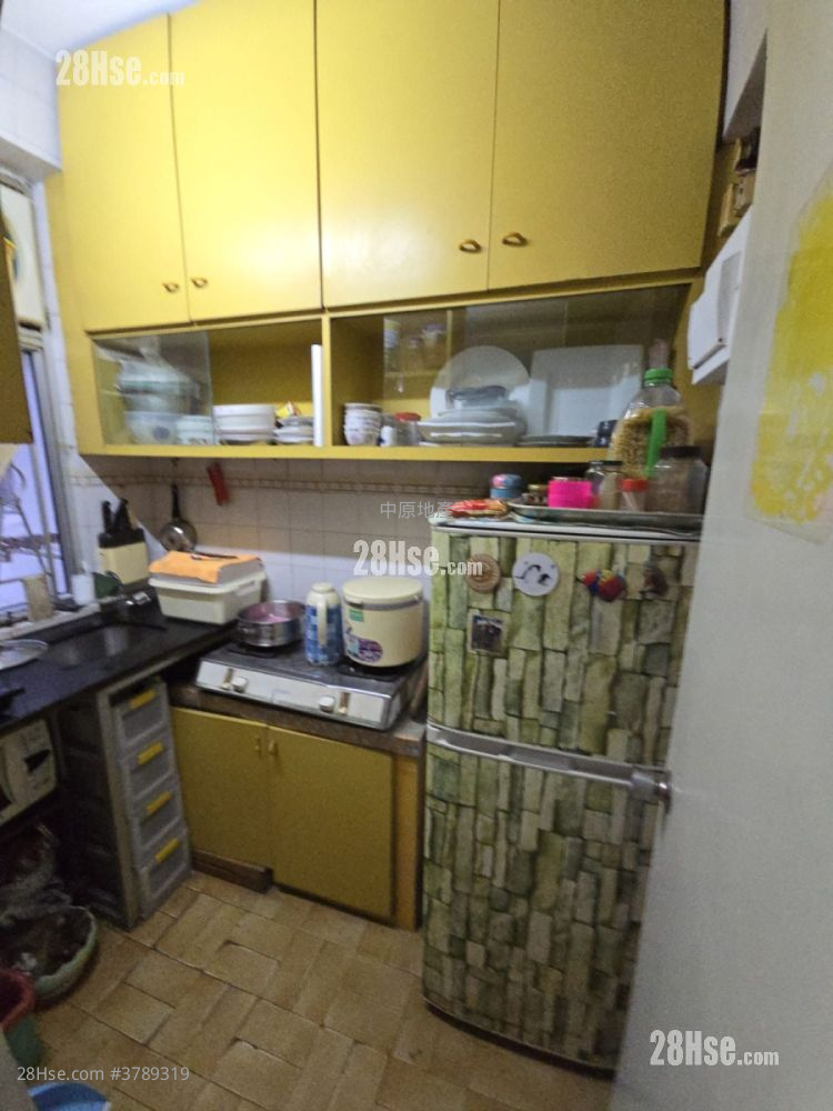 Kwai Fong Terrace Sell 3 Bedrooms , 1 Bathroom 473 ft²