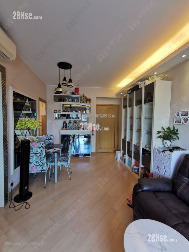 living room: One Regent Place Sell 3 Bedrooms , 3 Bathrooms 853 ft²