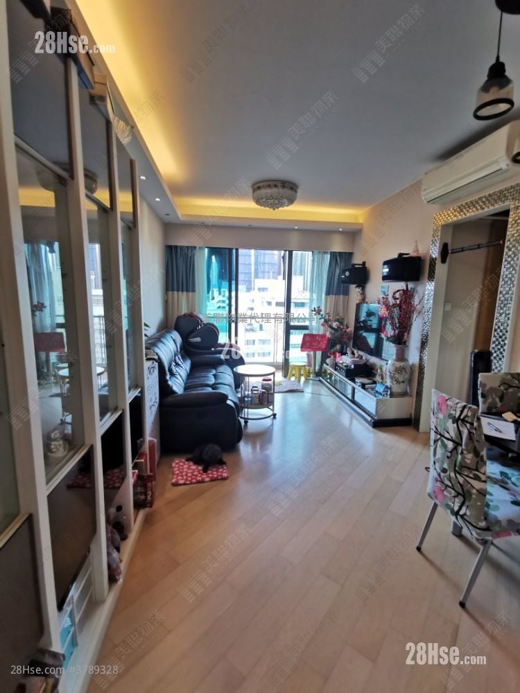 living room: One Regent Place Sell 3 Bedrooms , 3 Bathrooms 853 ft²