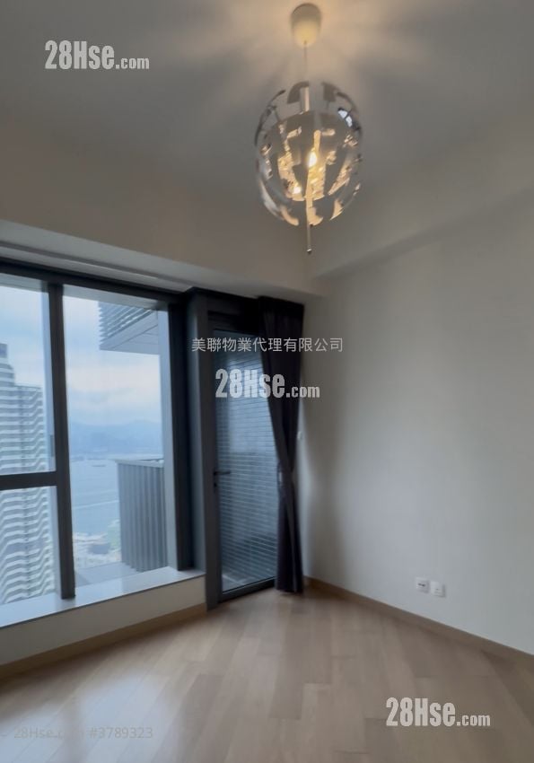 Novum West Sell 4 Bedrooms , 2 Bathrooms 1,258 ft²