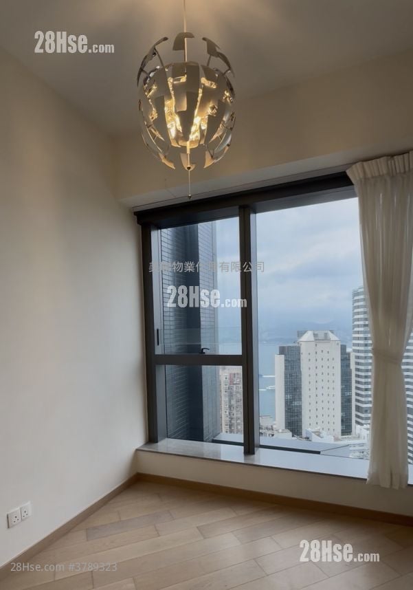 Novum West Sell 4 Bedrooms , 2 Bathrooms 1,258 ft²