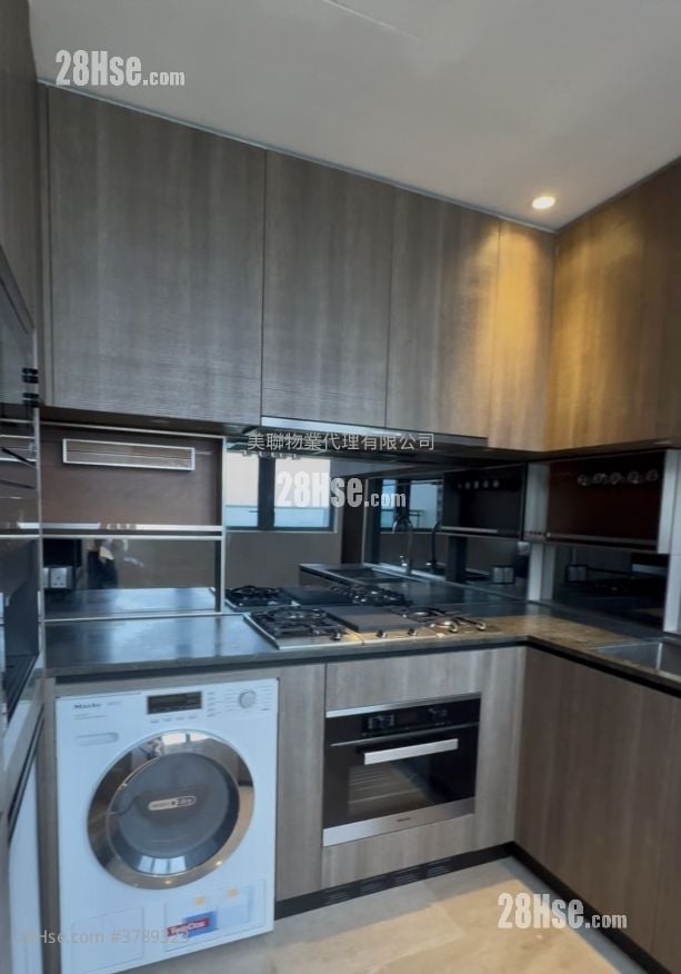 Novum West Sell 4 Bedrooms , 2 Bathrooms 1,258 ft²