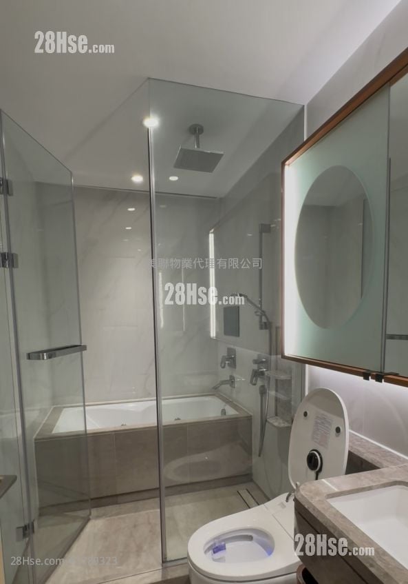 Novum West Sell 4 Bedrooms , 2 Bathrooms 1,258 ft²