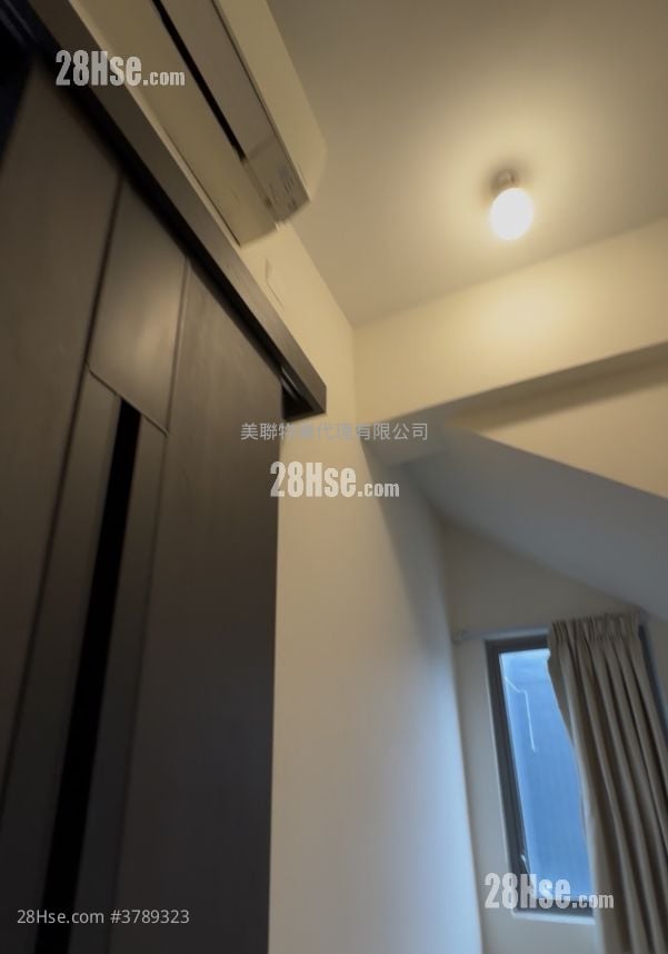 Novum West Sell 4 Bedrooms , 2 Bathrooms 1,258 ft²