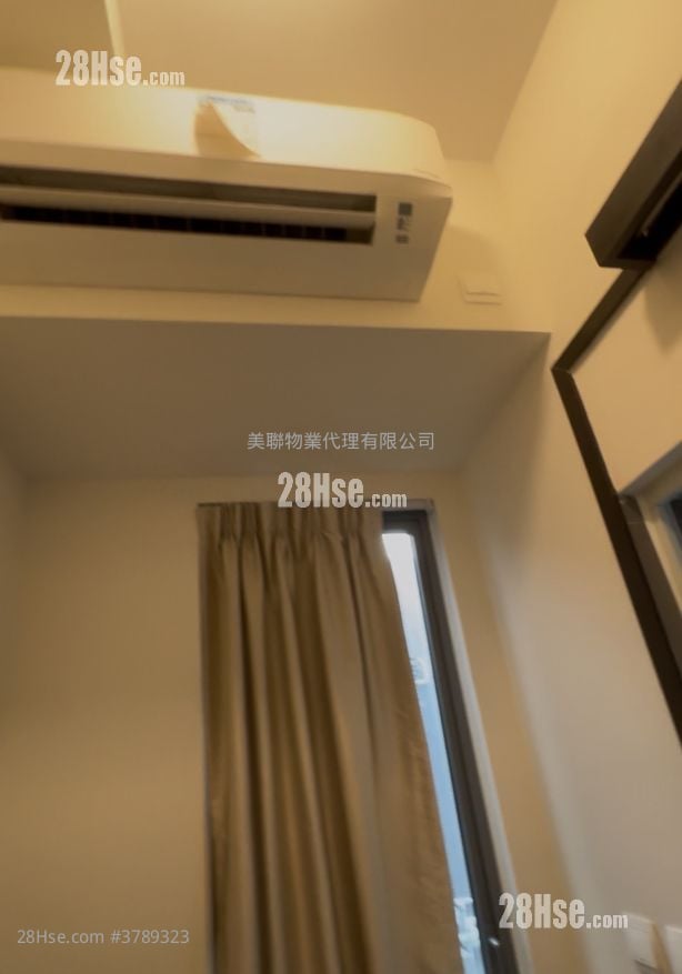 Novum West Sell 4 Bedrooms , 2 Bathrooms 1,258 ft²