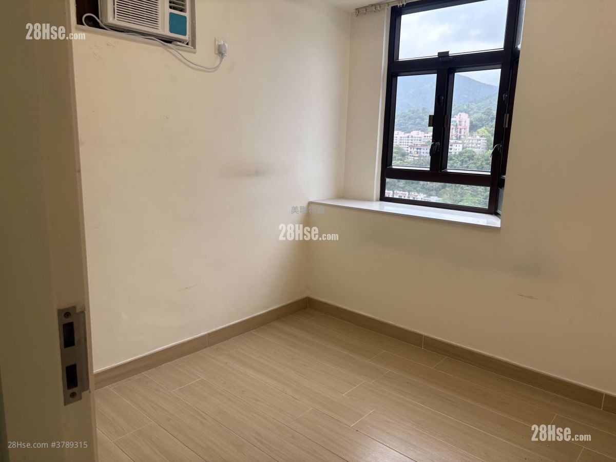 Wai Wah Centre Sell 2 Bedrooms , 1 Bathroom 358 ft²
