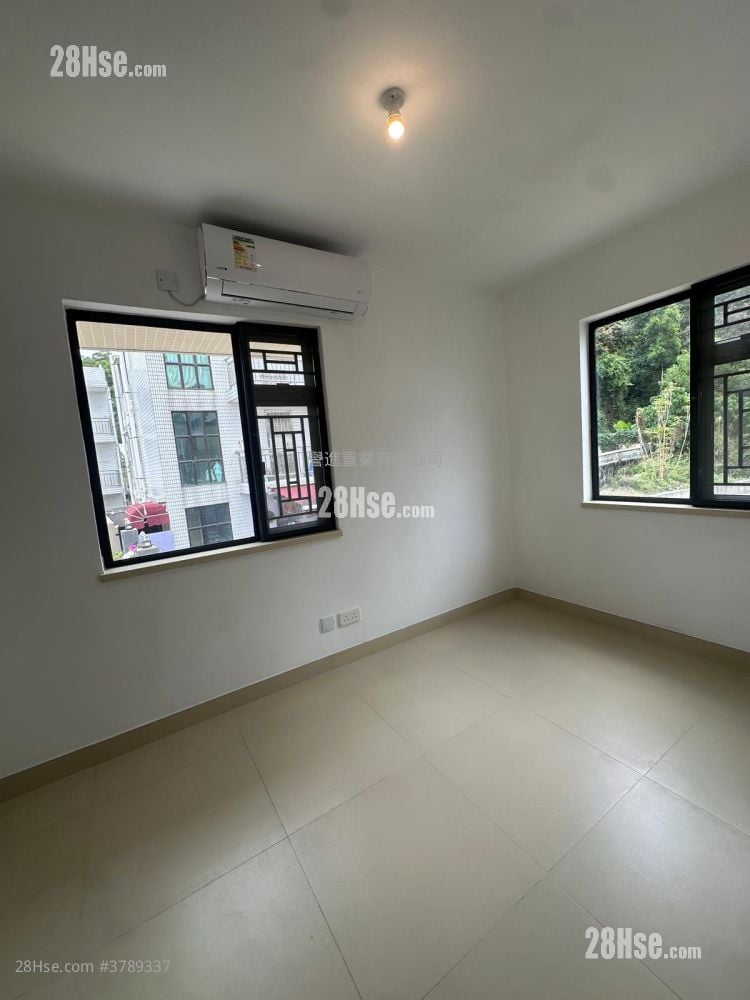 Village Rental 3 Bedrooms , 1 Bathroom 1,300 ft²