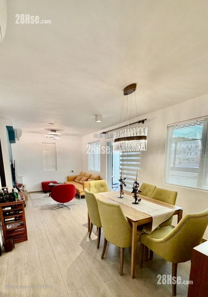 Hill Wood Sell 4 Bedrooms , 2 Bathrooms 700 ft²