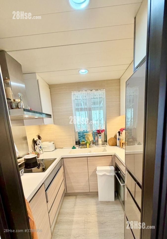 Hill Wood Sell 4 Bedrooms , 2 Bathrooms 700 ft²