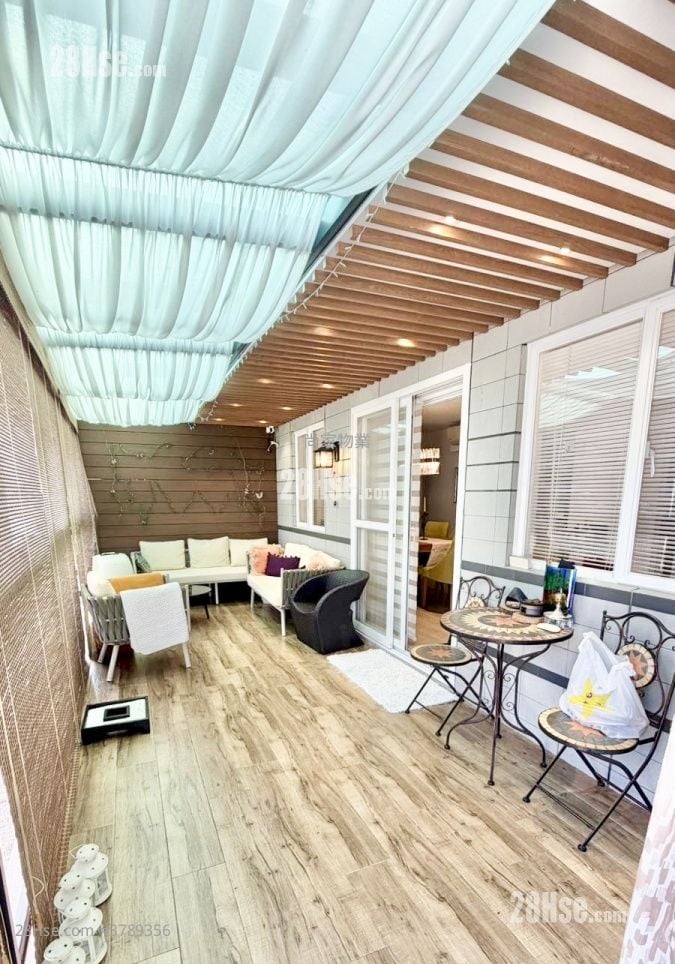 Hill Wood Sell 4 Bedrooms , 2 Bathrooms 700 ft²