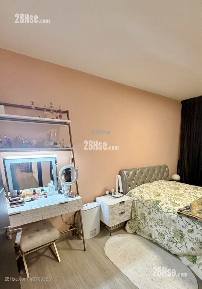 Hill Wood Sell 4 Bedrooms , 2 Bathrooms 700 ft²