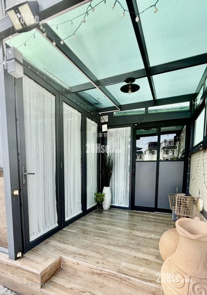 Hill Wood Sell 4 Bedrooms , 2 Bathrooms 700 ft²