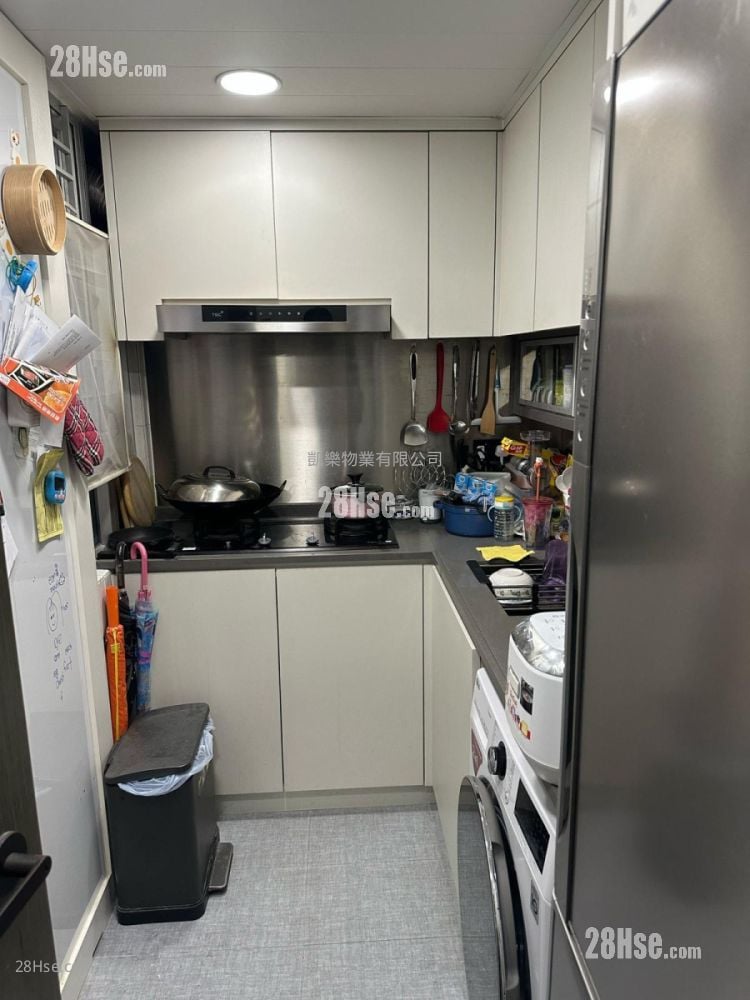 Hoi Lok Court Sell 3 Bedrooms , 2 Bathrooms 631 ft²