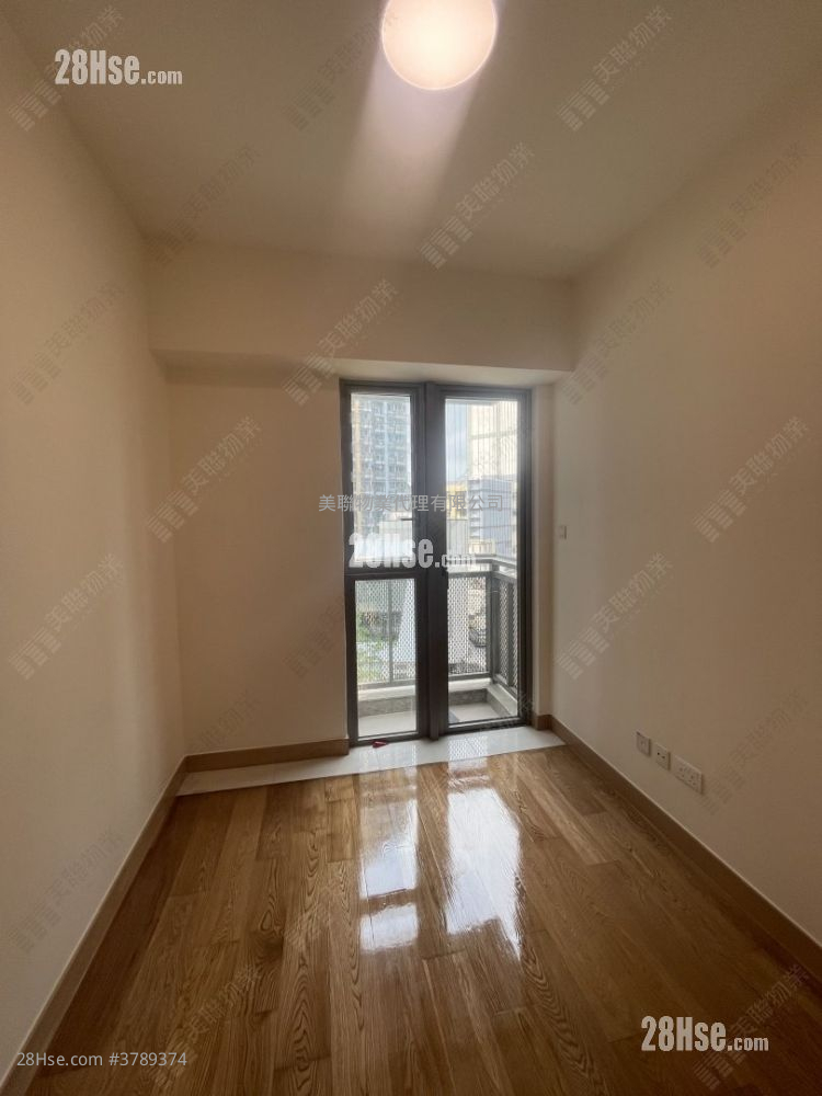 living room: The Spectra Sell 3 Bedrooms , 1 Bathroom 621 ft²