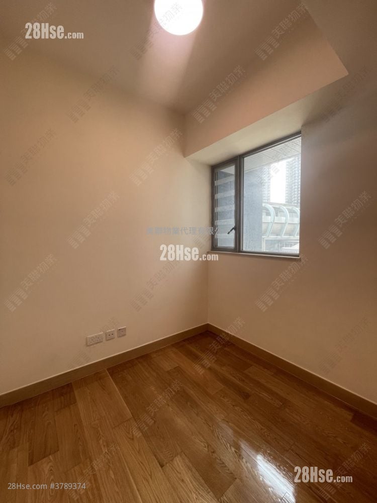 master room: The Spectra Sell 3 Bedrooms , 1 Bathroom 621 ft²