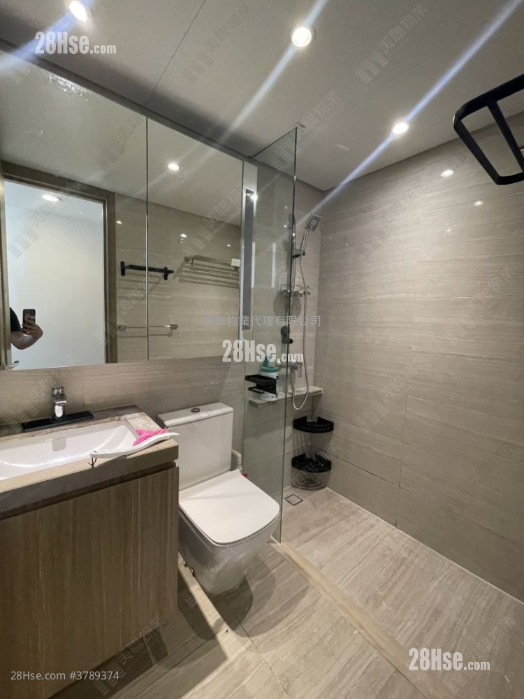 bathroom: The Spectra Sell 3 Bedrooms , 1 Bathroom 621 ft²