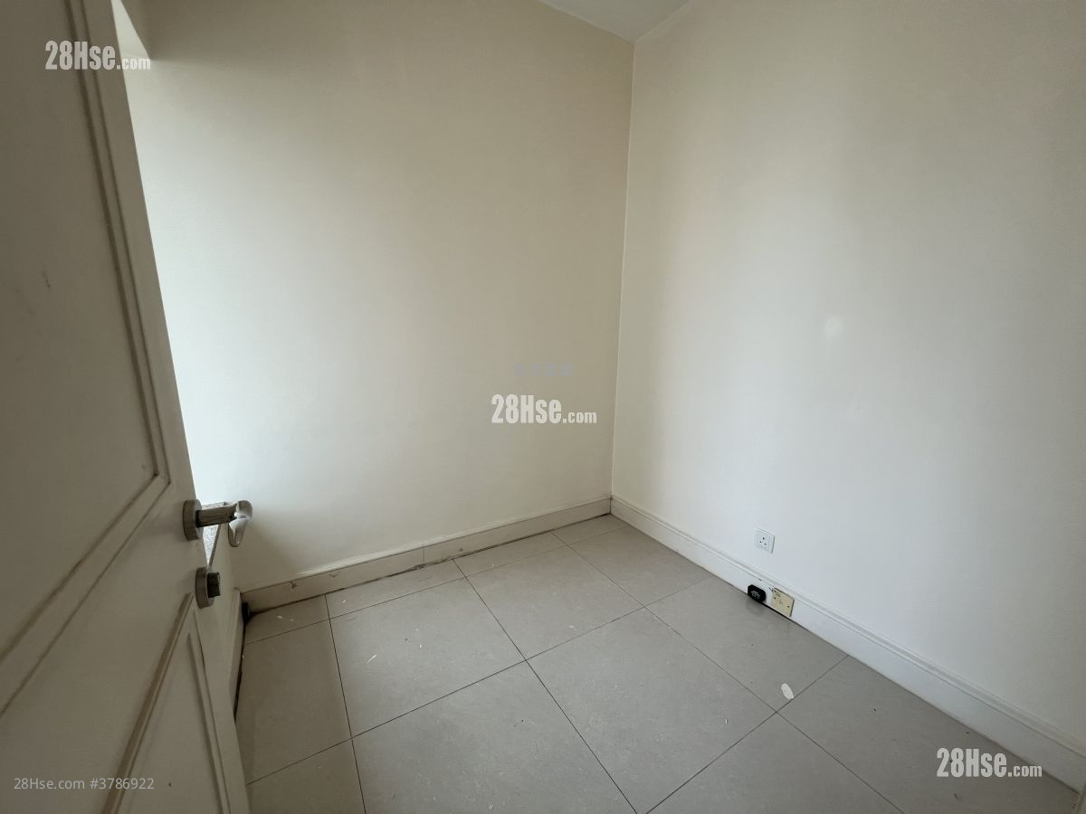 城中駅 售盘 3 房 , 1 浴室 594 平方尺