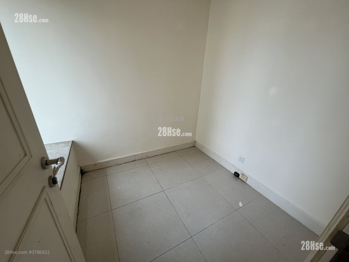 城中駅 售盘 3 房 , 1 浴室 594 平方尺