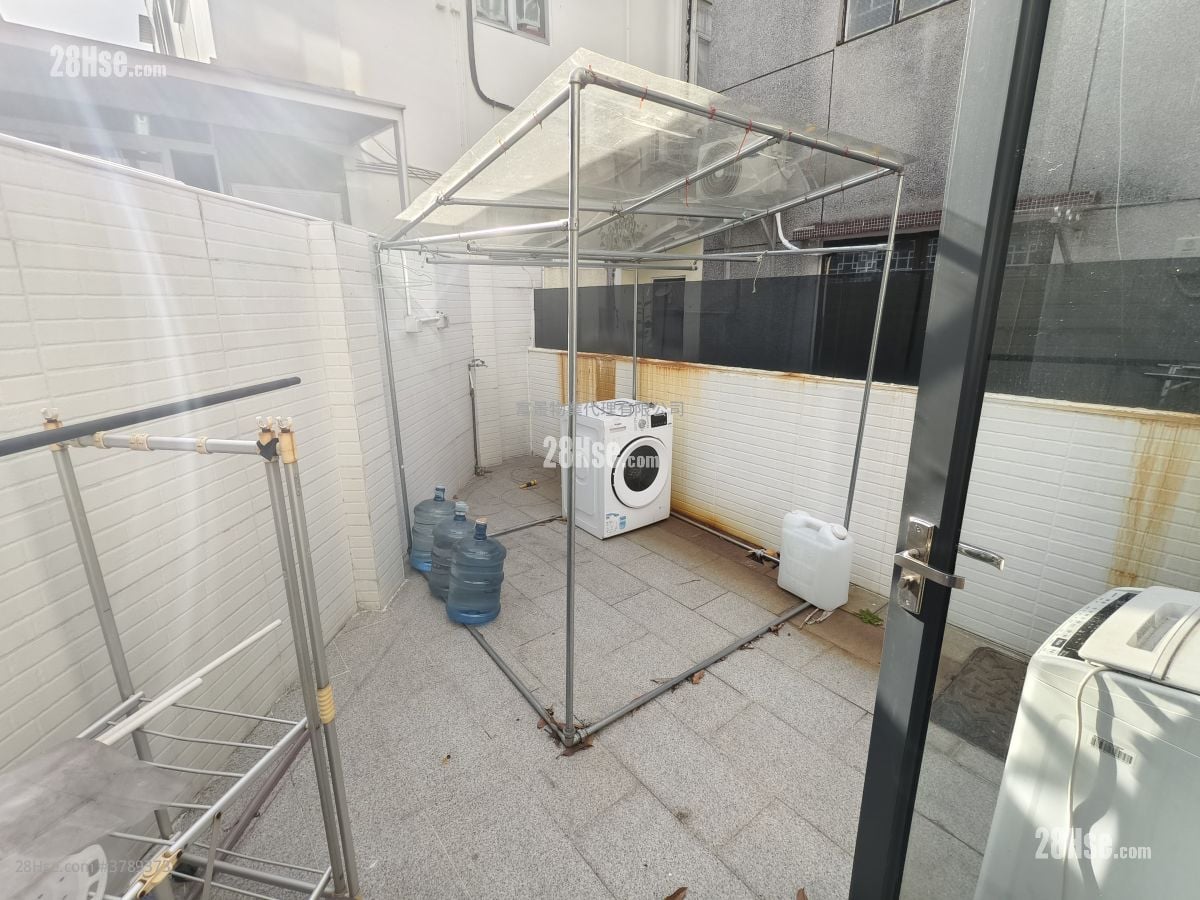 Tsing Chuen Wai Rental 3 Bedrooms , 2 Bathrooms 653 ft²