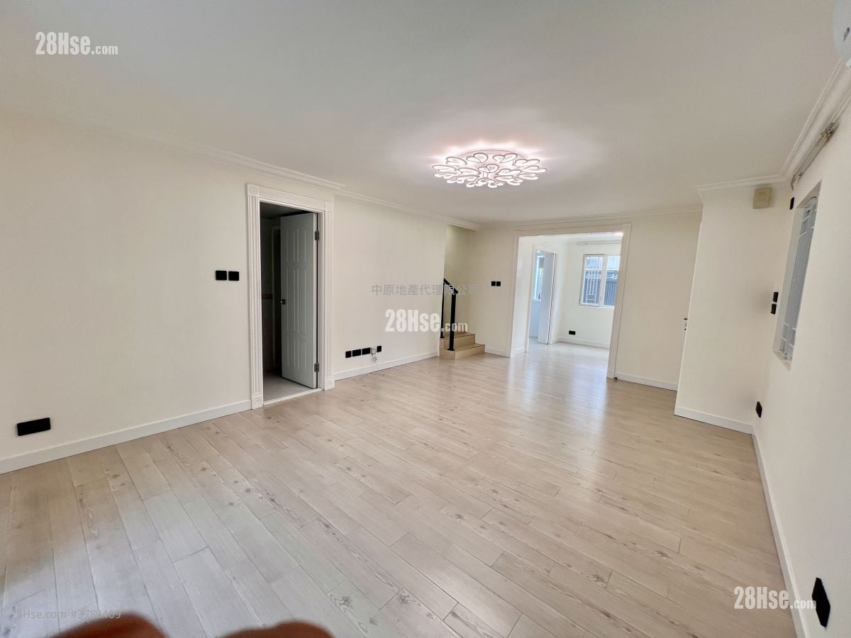 Fairview Park Sell 3 Bedrooms , 2 Bathrooms 1,035 ft²