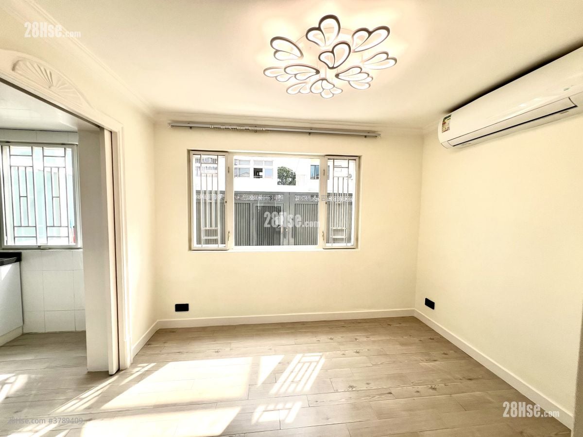 Fairview Park Sell 3 Bedrooms , 2 Bathrooms 1,035 ft²