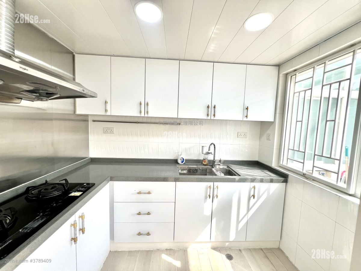 Fairview Park Sell 3 Bedrooms , 2 Bathrooms 1,035 ft²