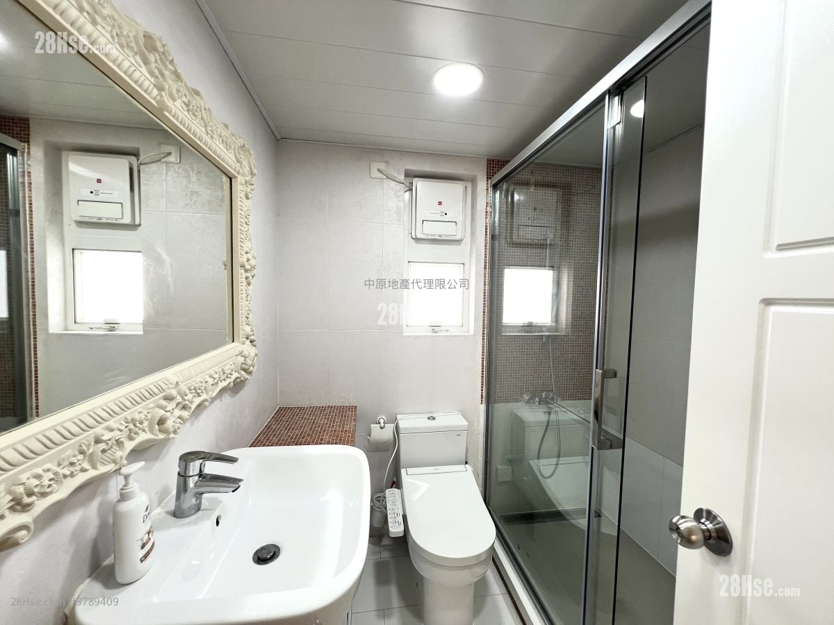 Fairview Park Sell 3 Bedrooms , 2 Bathrooms 1,035 ft²