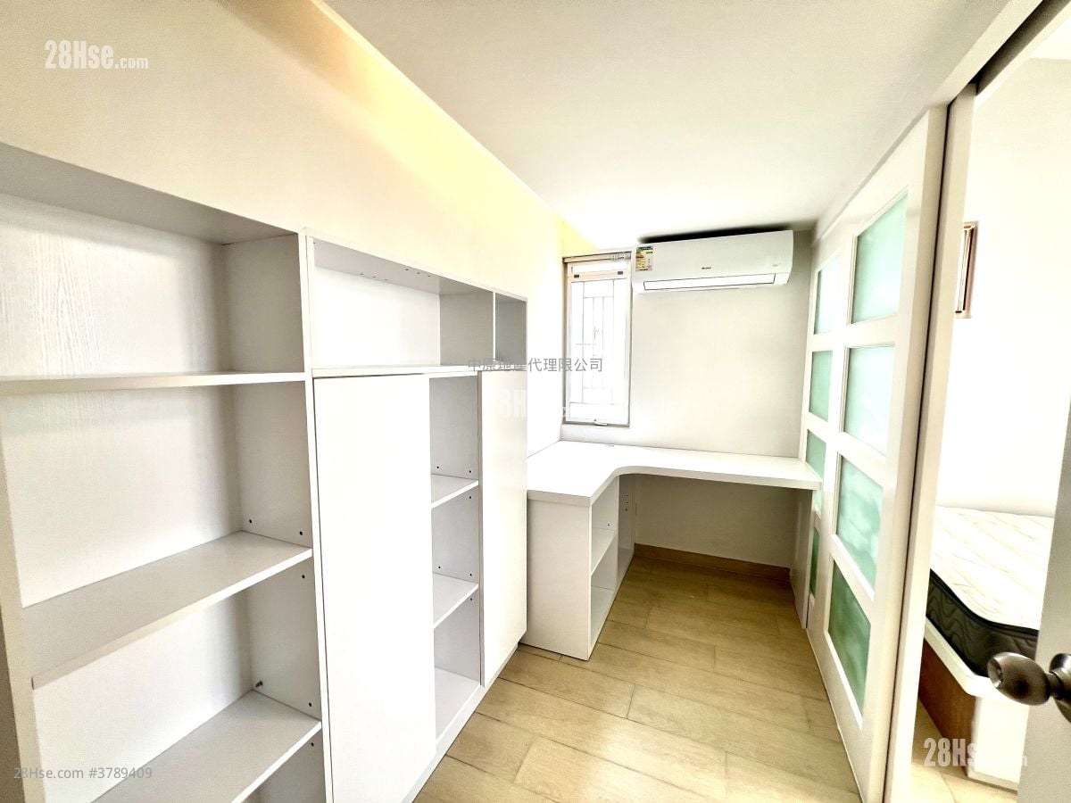 Fairview Park Sell 3 Bedrooms , 2 Bathrooms 1,035 ft²