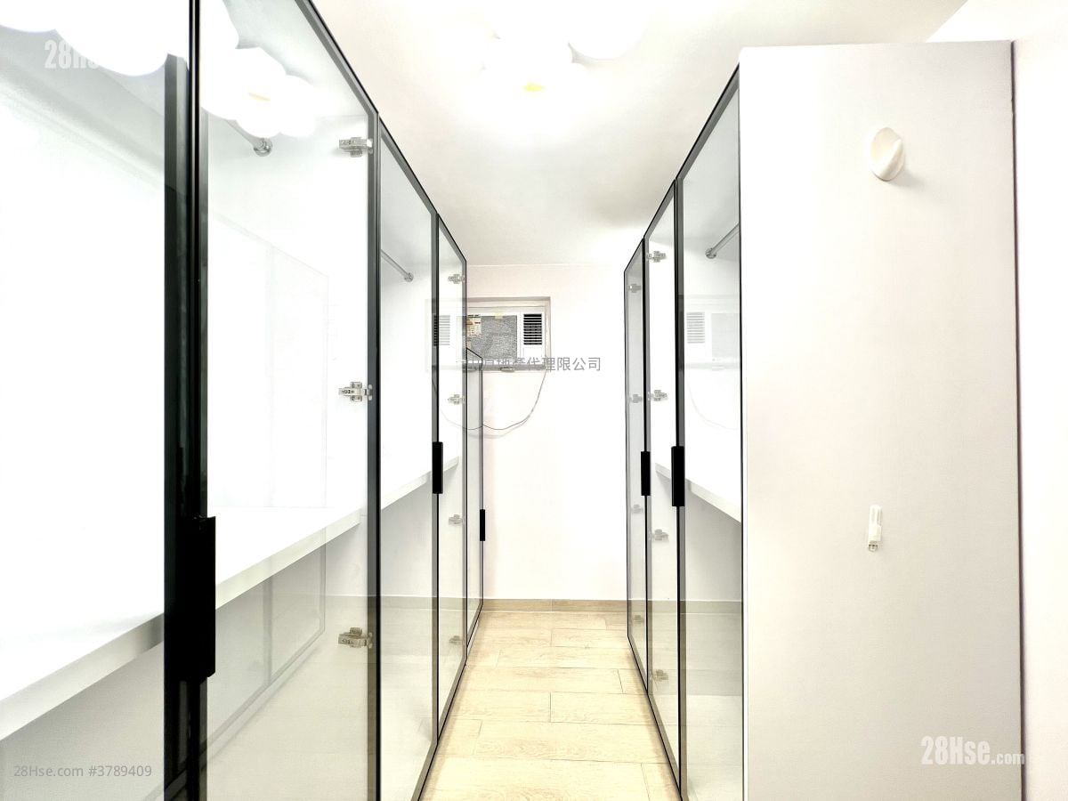 Fairview Park Sell 3 Bedrooms , 2 Bathrooms 1,035 ft²