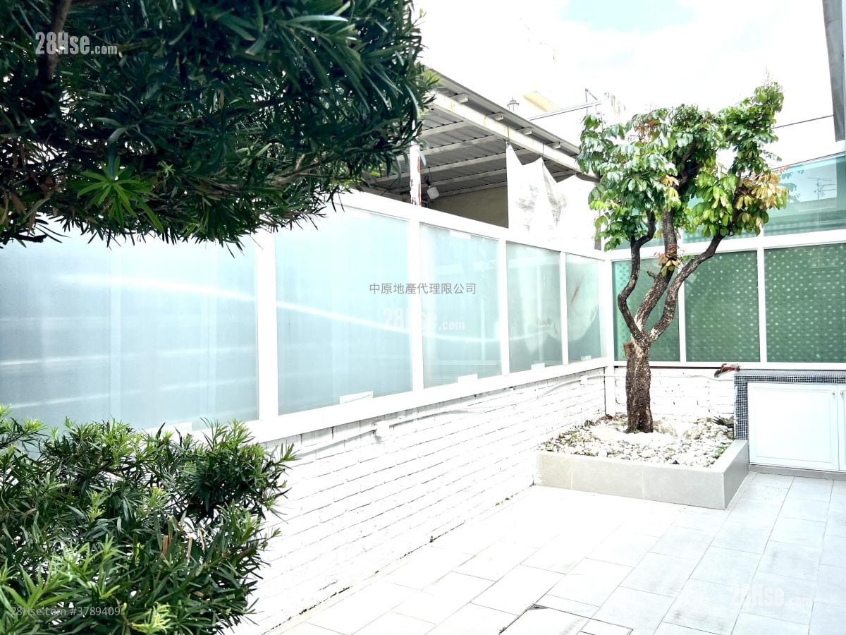 Fairview Park Sell 3 Bedrooms , 2 Bathrooms 1,035 ft²