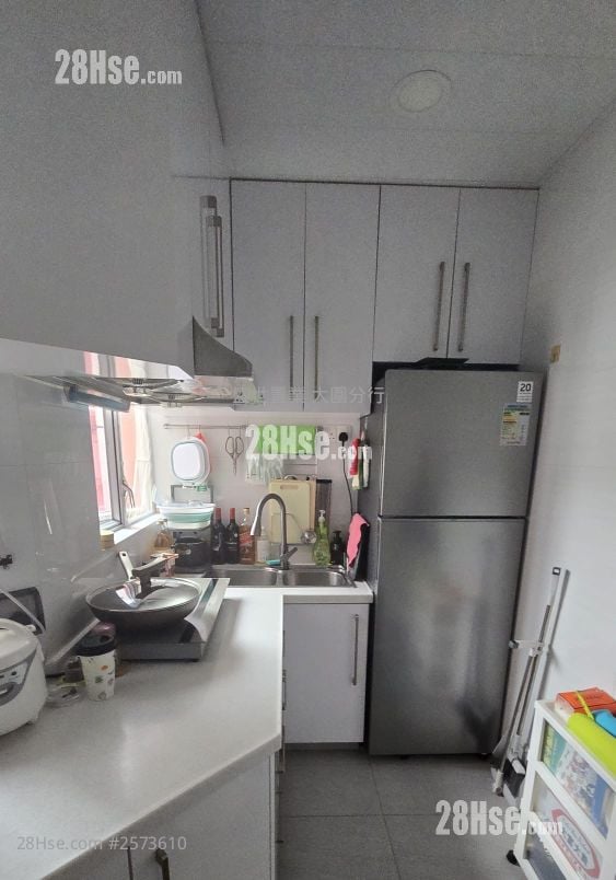 King Tin Court Sell 2 Bedrooms , 1 Bathroom 467 ft²