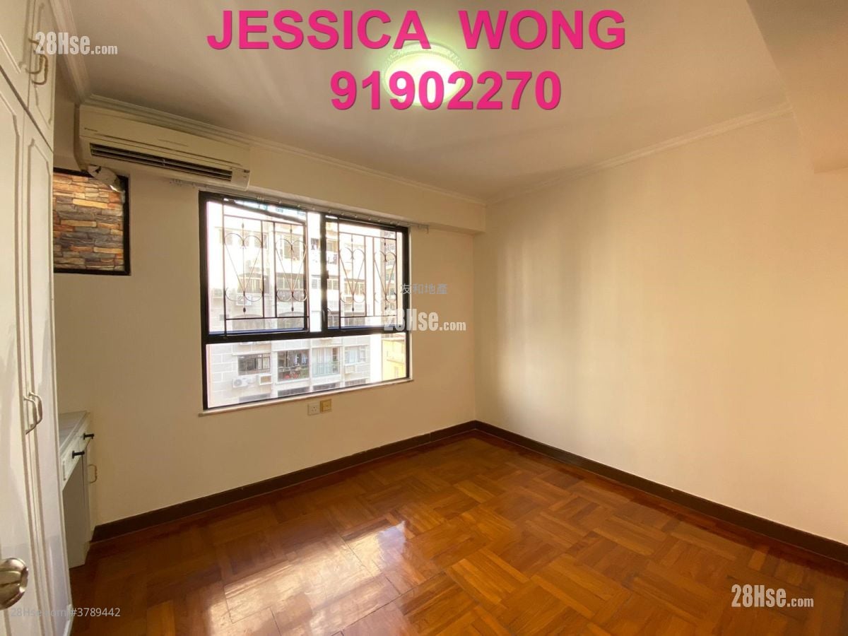 Paris Garden Rental 3 Bedrooms , 2 Bathrooms 924 ft²